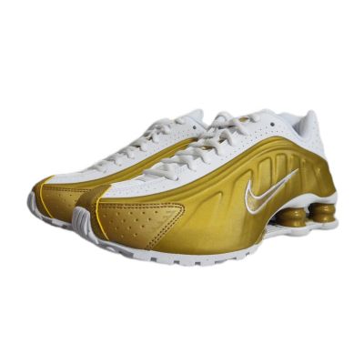 3. Buty sportowe Nike Shox R4 Metallic Gold White (GS) Złote - CW2626-700