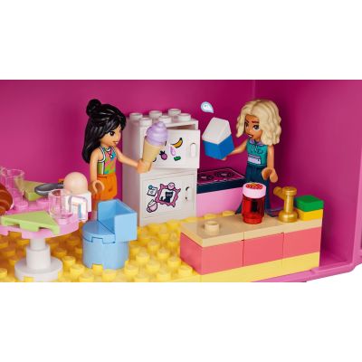 15. LEGO Friends 42697 - Kreatywna walizka z domkiem dla lalek