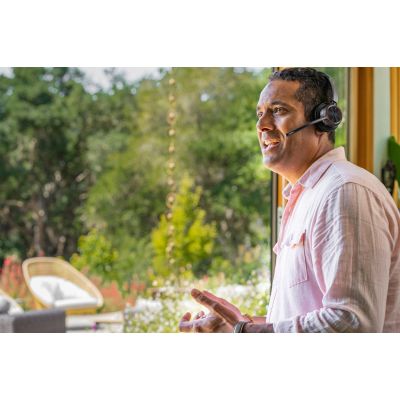 24. POLY Zestaw słuchawkowy Voyager 4310 USB-C + adapter BT700 + stacja ładująca