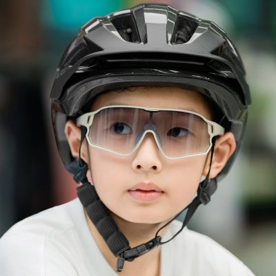 3. Kask rowerowy Rockbros LK-67 młodzieżowy z odpinanym daszkiem 54–58 cm - czarny