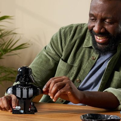 9. LEGO Star Wars 75439 - Popiersie Dartha Vadera