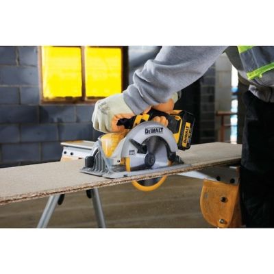 18. Pilarka tarczowa bez akumulatora i ładowarki  DeWalt  DCS391NT (460W; 165mm)
