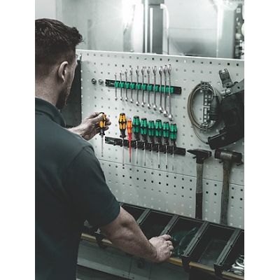 4. Zestaw wkrętaków Kraftform na listwie magnetycznej 9650