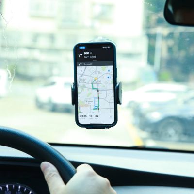 8. Joyroom samochodowy uchwyt na telefon z teleskopowym wysuwanym ramieniem na deskę rozdzielczą i szybę czarny (JR-ZS259)