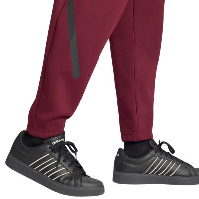 4. Spodnie męskie adidas Z.N.E. bordowe KF3813