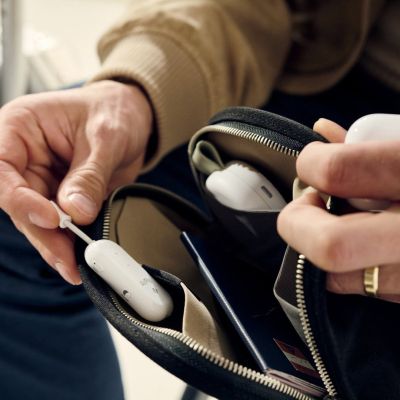 9. Twelve South AirFly Pro 2 - adapter Bluetooth do wejścia 3,5mm jack kompatybilny z AirPods i innymi słuchawkami Bluetooth, do 2 par słuchawek jednocześnie oraz z AUX IN (white)