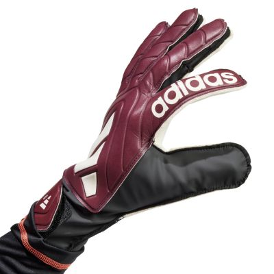 8. Rękawice bramkarskie adidas Copa Club M IQ4017