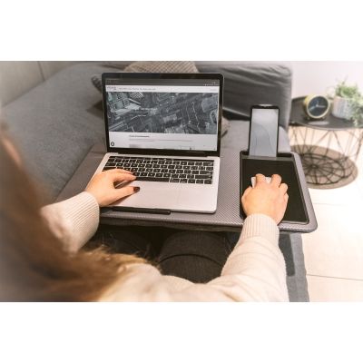 3. Podstawka do notebooka z podkładką pod mysz