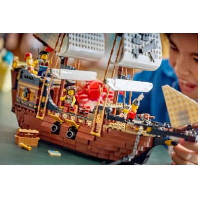 18. LEGO Creator 3w1 31387 - Legendarny statek piracki