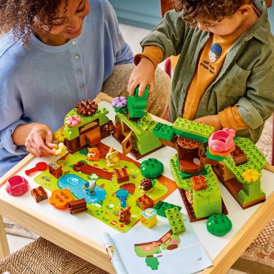 7. LEGO Duplo 10480 - Las odkrywców z dzikimi zwierzętami