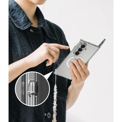 8. Etui Ringke Slim Magnetic MagSafe na Samsung Galaxy Z Fold 8 - przezroczyste