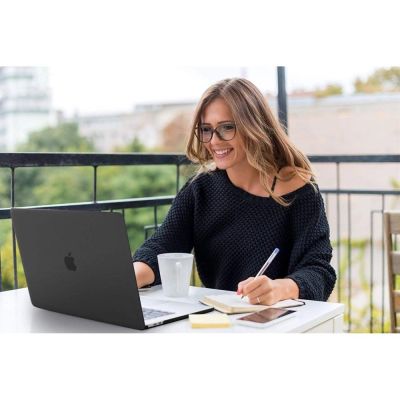 4. Etui Tech-Protect SmartShell na MacBook Air 13'' 2018-2020 - matowo-czarne