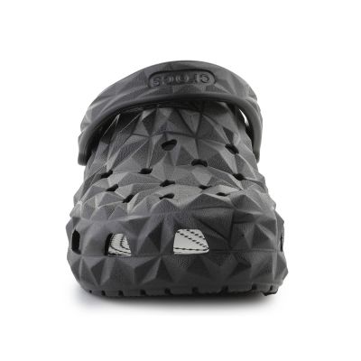 4. Klapki Crocs Classic Geometric Clog W 209563-001