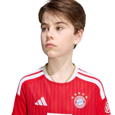 7. Koszulka dla dzieci adidas FC Bayern 26/27 Home Jersey czerwona JZ3098