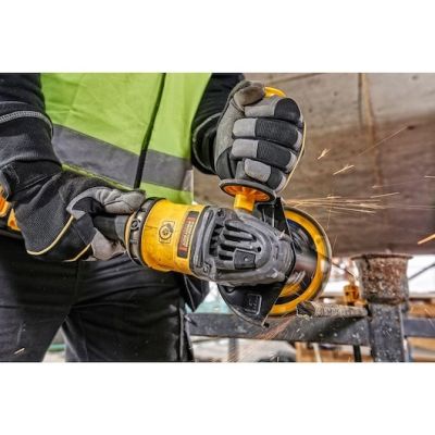 5. DeWALT DCG418T2-QW polerka/szlifierka do podłóg