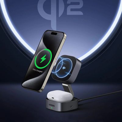 11. Ładowarka Ugreen W702 indukcyjna 3w1 z MagSafe / Qi2 i portem USB-C na telefon / słuchawki - czarna