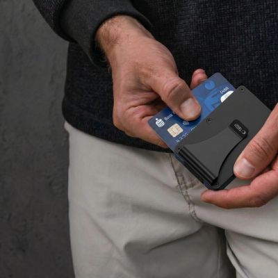 7. Portfel Tech-Protect Thorn RFID - czarny