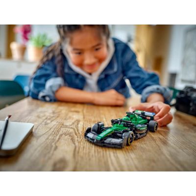 8. LEGO Speed Champions 77245 Aston Martin Aramco AMR24