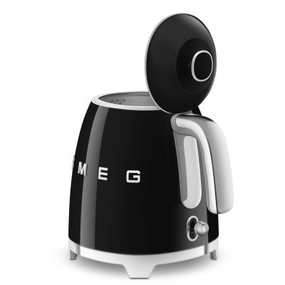 31. Czajnik SMEG mini 0,8L czarny Schwarz (KLF05BLEU)