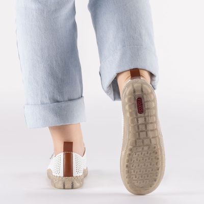 8. Skórzane półbuty damskie ażurowe białe Rieker N2405-80