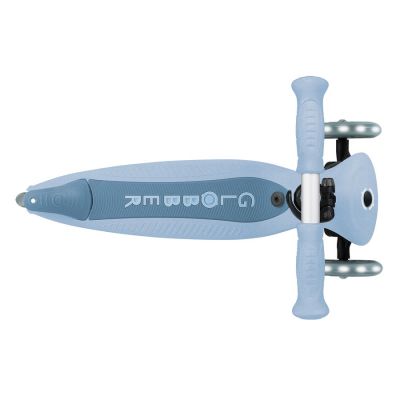 30. Hulajnoga z siedziskiem Globber Go•Up Active Lights Ecologic Jr 745-501