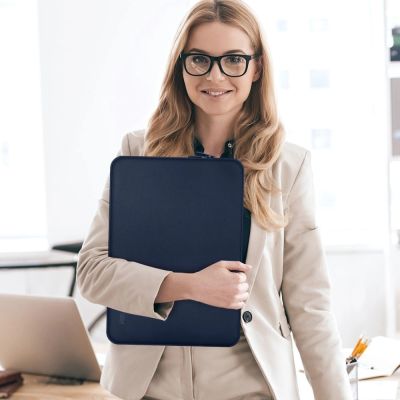 9. Pokrowiec Tech-Protect Neopren na laptopa 14" - granatowa