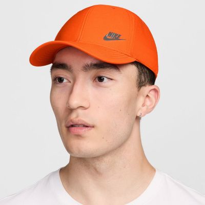 2. Czapka z daszkiem Nike Club Structured Metal Logo FB5371-819