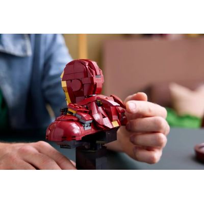 19. LEGO Marvel 76327 Popiersie Iron Mana MK4