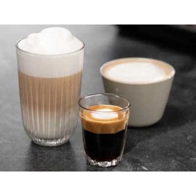 15. Ekspres ciśnieniowy Siemens TP715R07 EQ700 (czarny; 19 barów)