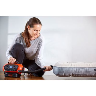 4. Kompresor Akumulatorowy BDCINF18N Black+Decker