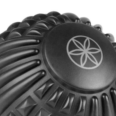 12. Piłka do masażu Gaiam z wypustkami 63938