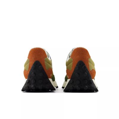 23. Buty New Balance M MS327HC