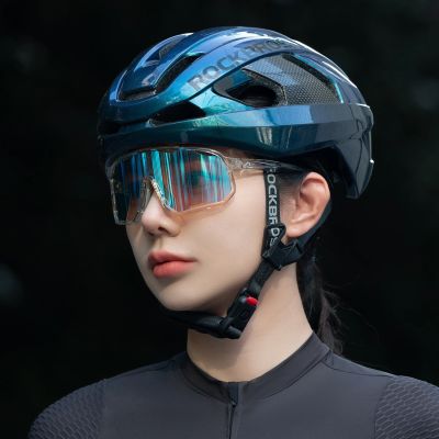 2. Kask rowerowy Rockbros LK-15 z włókna węglowego rozmiar L (58–62 cm) - niebieski kameleon