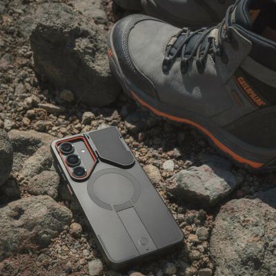 7. Etui Tech-Protect Kevlar Aura MagSafe na Samsung Galaxy S26 - czarno-pomarańczowe