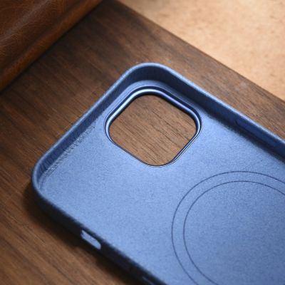 19. iCarer Litchi Premium Leather Case skórzane etui iPhone 14 magnetyczne z MagSafe jasnoniebieski (WMI14220709-LB)