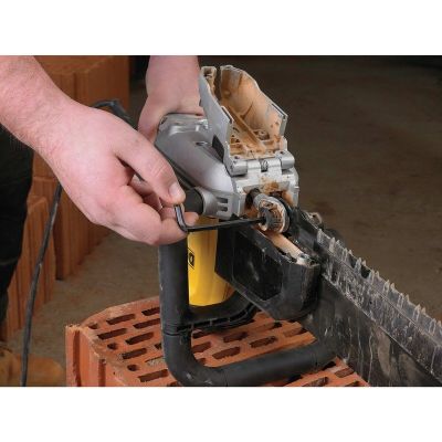 3. Piła szablasta DeWALT DWE398 pilarka Alligator 430 MM 1700 W