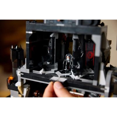 16. LEGO Icons 10333 - Władca pierścieni: Barad-dur
