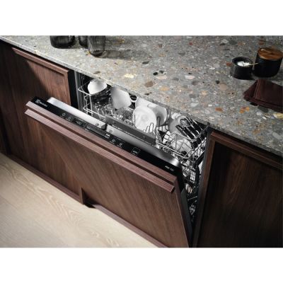 15. Zmywarka do zabudowy ELECTROLUX EES47320L