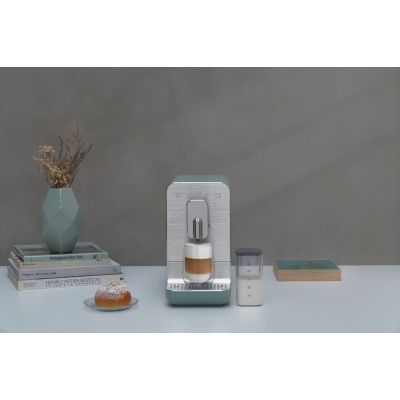 26. Ekspres do kawy SMEG BCC13EGMEU