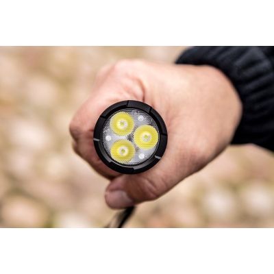7. Latarka akumulatorowa USB 3300 lm OSRAM P9 LED