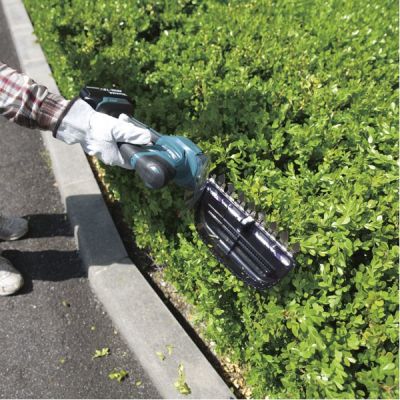 51. Nożyce akumulatorowe do trawy MAKITA DUM604ZX