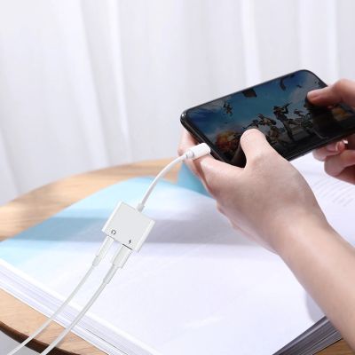7. Adapter Joyroom S-Y104 słuchawkowy Lightning - Lightning / mini jack 3.5mm - biały