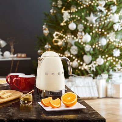 72. Smeg KLF03CREU czajnik elektryczny 1,7 l 2400 W Kremowy