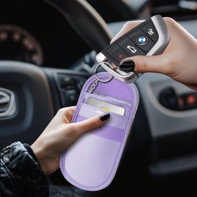 5. Etui na kluczyki samochodowe Tech-Protect KLR100 blokujące RFID- fioletowe