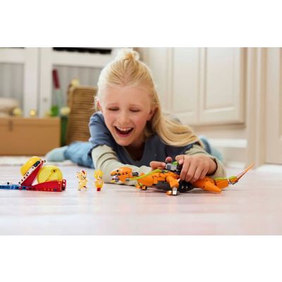 9. LEGO SONIC 77003 Super Shadow kontra Biolizard