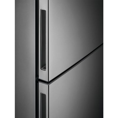 5. Chłodziarko-zamrażarka ELECTROLUX LNC7ME32X3