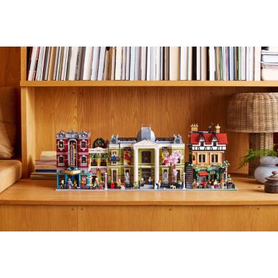 16. LEGO Icons 10350 - Dom w stylu angielskim