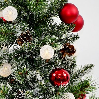 3. CHOINKA DEKORACYJNA KAPRUN W DONICY 20LED Z BOMBKAMI  wys: 90CM