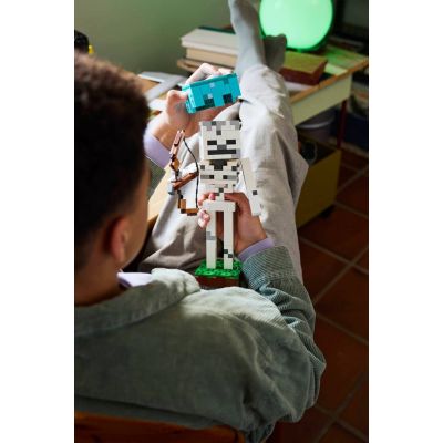 9. LEGO Minecraft 21594 - Szkielet