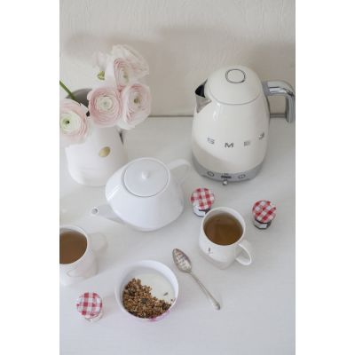 44. Czajnik elektryczny SMEG KLF04CREU kremowy